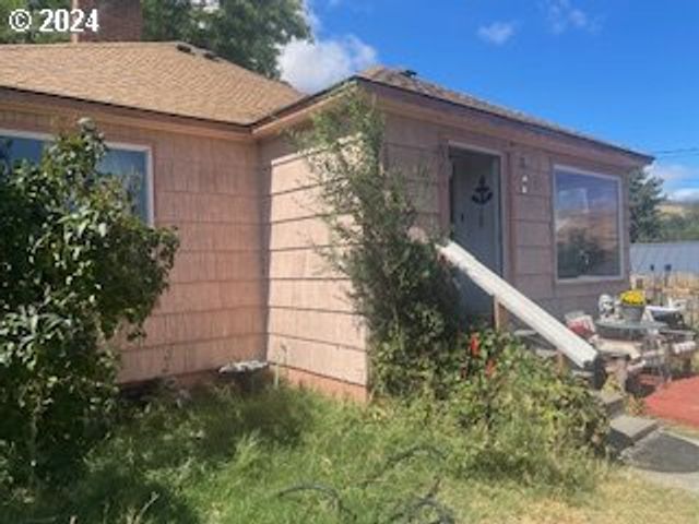 3214 W 10TH St, The Dalles, OR 97058