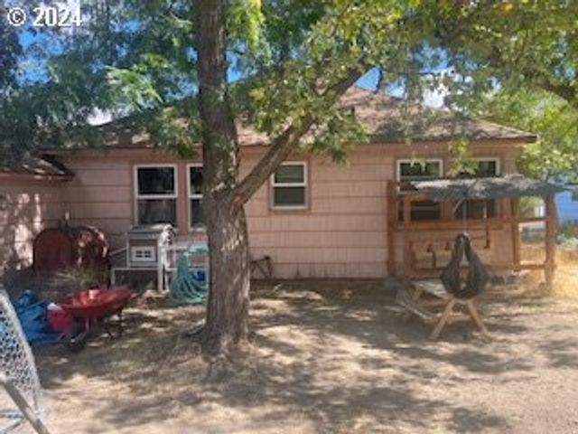 3214 W 10TH St, The Dalles, OR 97058