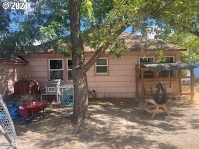 3214 W 10TH St, The Dalles, OR 97058