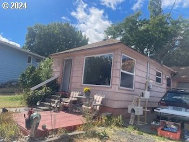 3214 W 10TH St, The Dalles, OR 97058