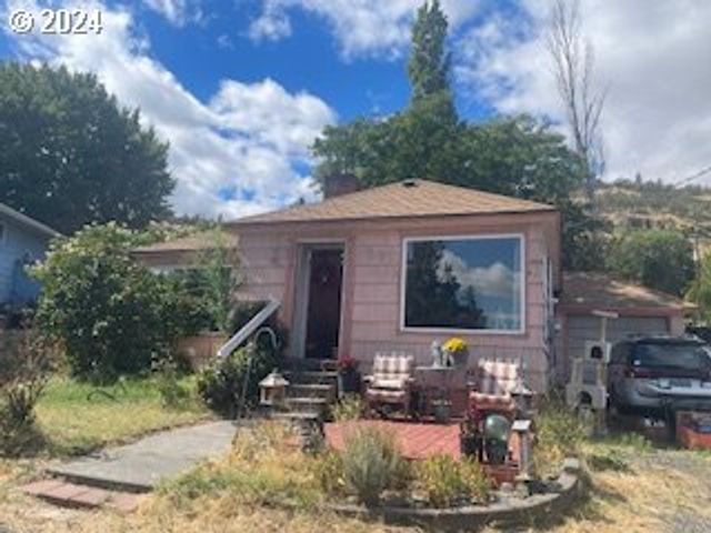 3214 W 10TH St, The Dalles, OR 97058