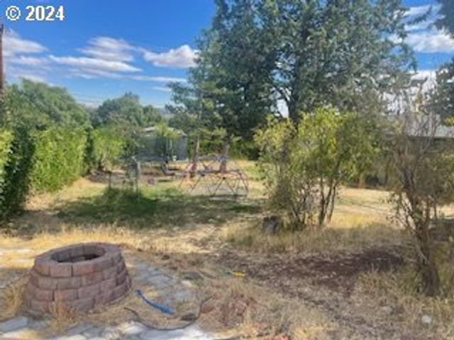 3214 W 10TH St, The Dalles, OR 97058