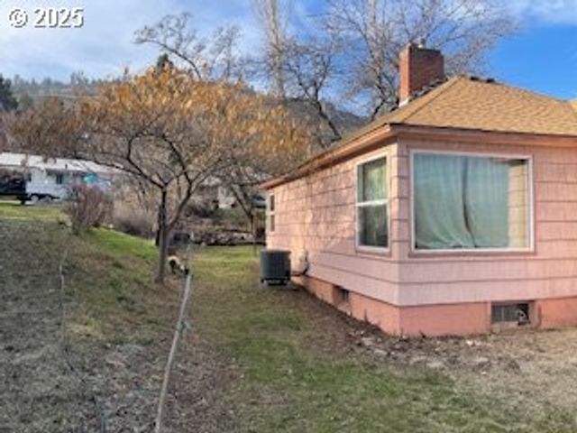 3214 W 10TH St, The Dalles, OR 97058