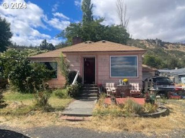 3214 W 10TH St, The Dalles, OR 97058