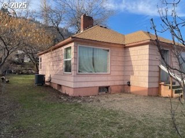 3214 W 10TH St, The Dalles, OR 97058