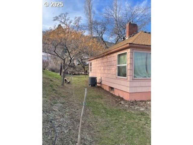 3214 W 10TH St, The Dalles, OR 97058