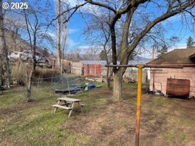 3214 W 10TH St, The Dalles, OR 97058