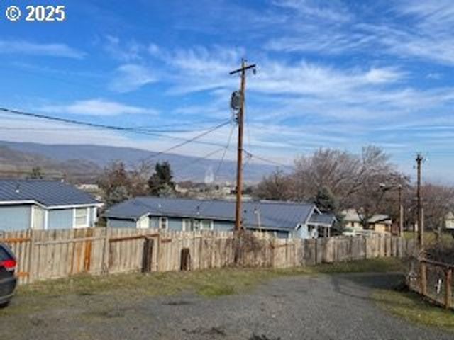 3214 W 10TH St, The Dalles, OR 97058