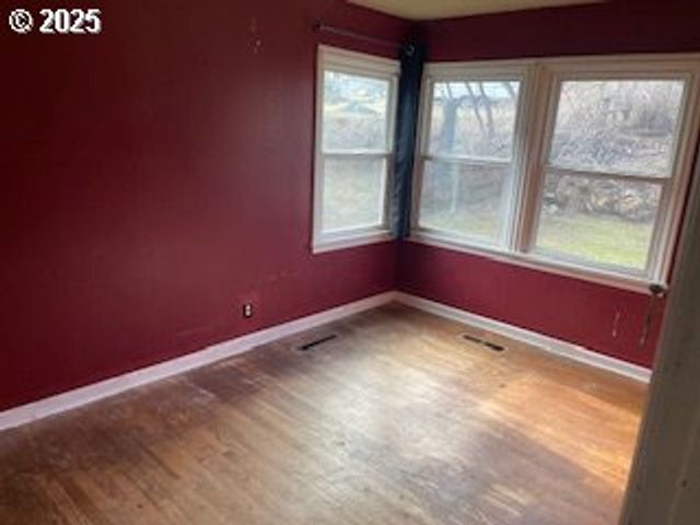 3214 W 10TH St, The Dalles, OR 97058