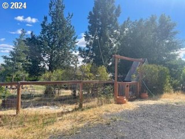 3214 W 10TH St, The Dalles, OR 97058