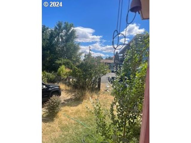 3214 W 10TH St, The Dalles, OR 97058