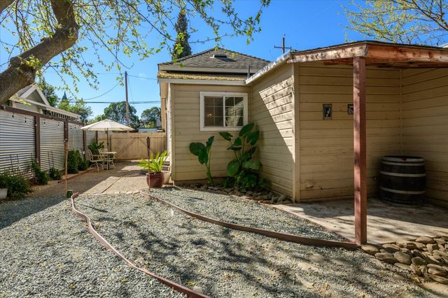 103 E Jackson St, Ione, CA 95640