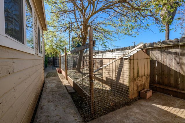 103 E Jackson St, Ione, CA 95640