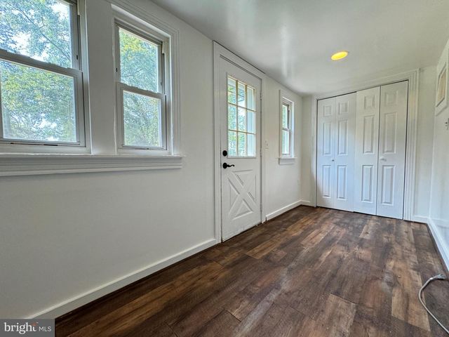 1005 MANNING DR, Fredericksburg, VA 22405