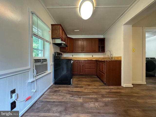 1005 MANNING DR, Fredericksburg, VA 22405