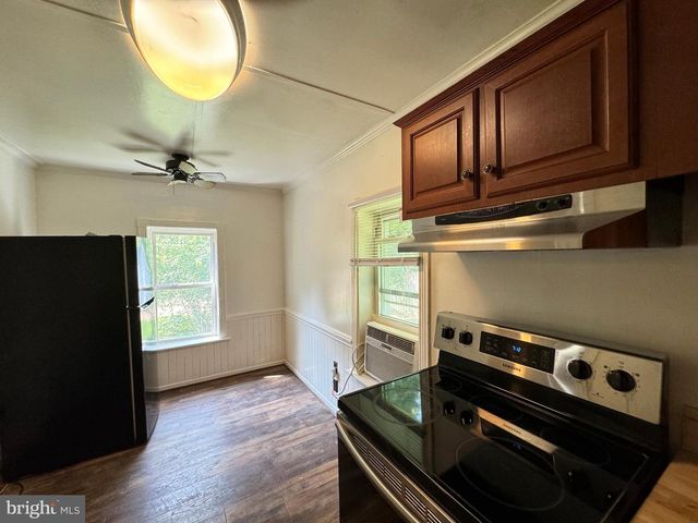 1005 MANNING DR, Fredericksburg, VA 22405