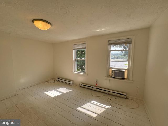 1005 MANNING DR, Fredericksburg, VA 22405