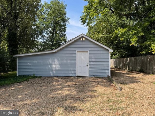 1005 MANNING DR, Fredericksburg, VA 22405