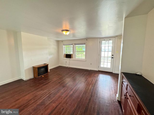 1005 MANNING DR, Fredericksburg, VA 22405