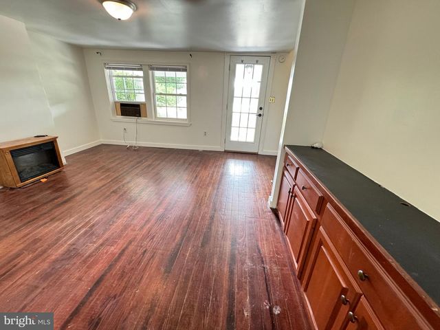 1005 MANNING DR, Fredericksburg, VA 22405
