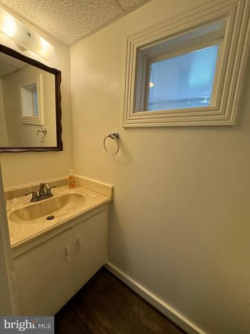 1005 MANNING DR, Fredericksburg, VA 22405