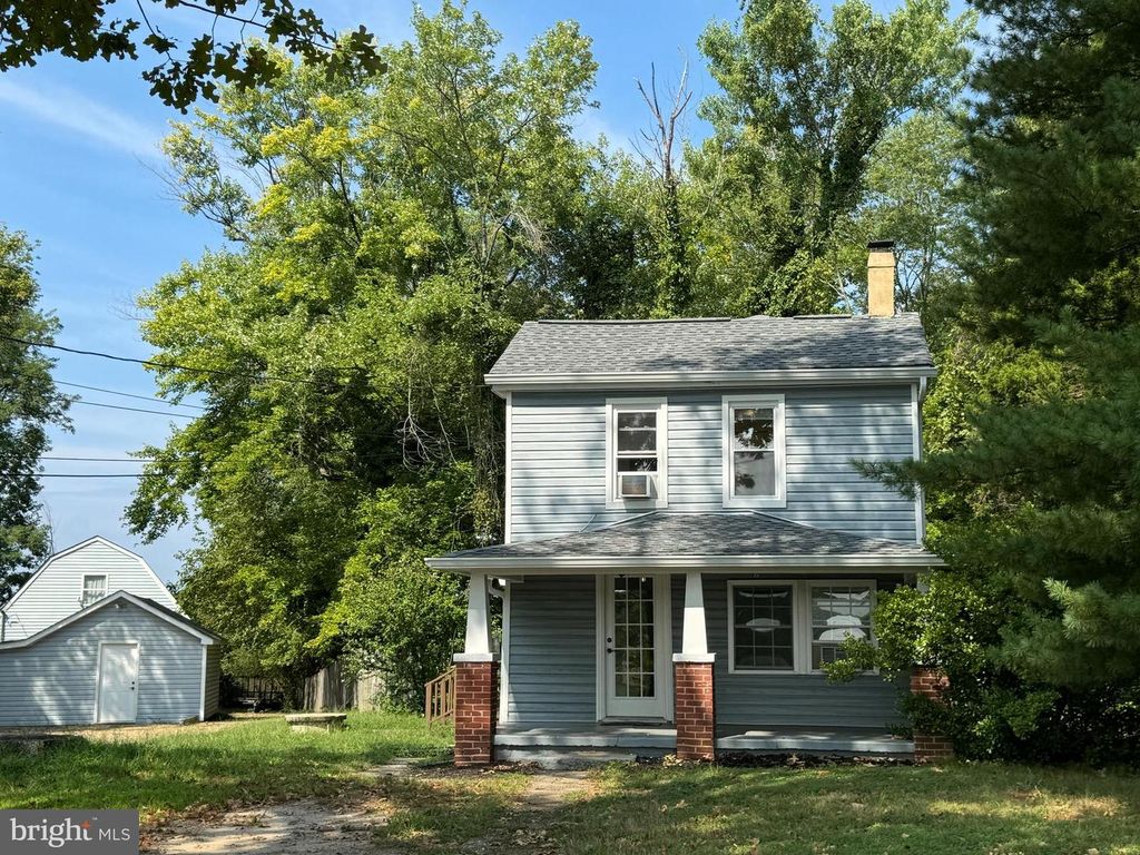 1005 MANNING DR, Fredericksburg, VA 22405