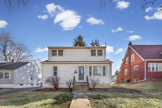 115 N PARK Street, Westmont, IL 60559