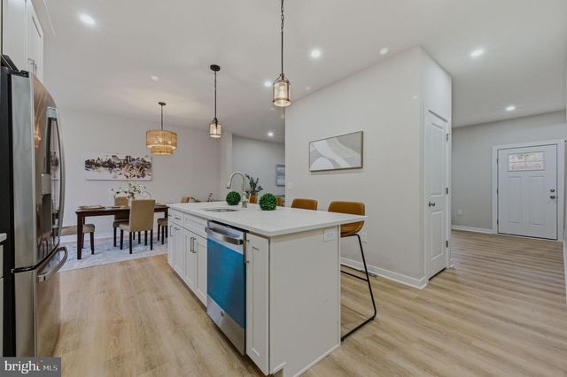 6 SHELDON DR, Newark, DE 19711