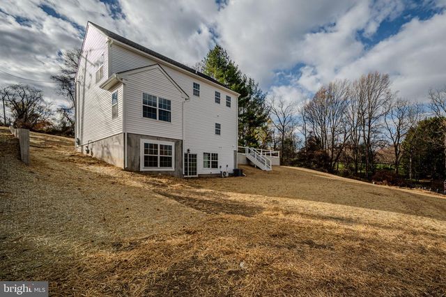 6 SHELDON DR, Newark, DE 19711