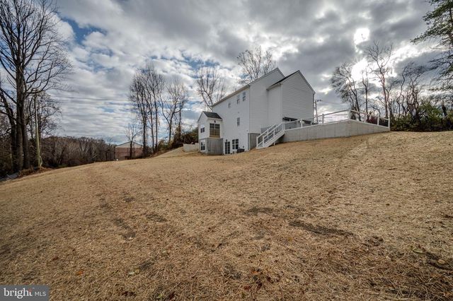 6 SHELDON DR, Newark, DE 19711