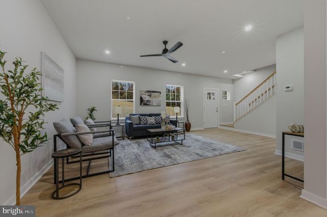 6 SHELDON DR, Newark, DE 19711