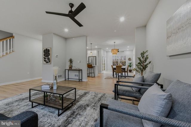 6 SHELDON DR, Newark, DE 19711