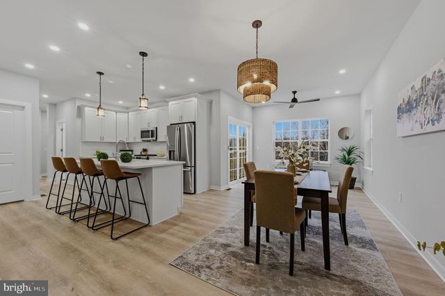 6 SHELDON DR, Newark, DE 19711