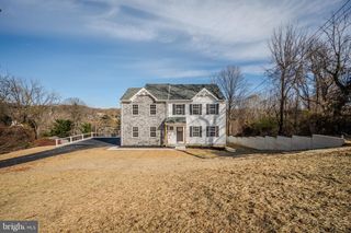 6 SHELDON DR, Newark, DE 19711