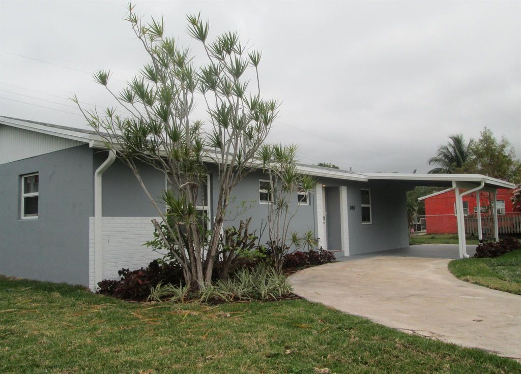 2457 Pinecrest Court, West Palm Beach, FL 33415