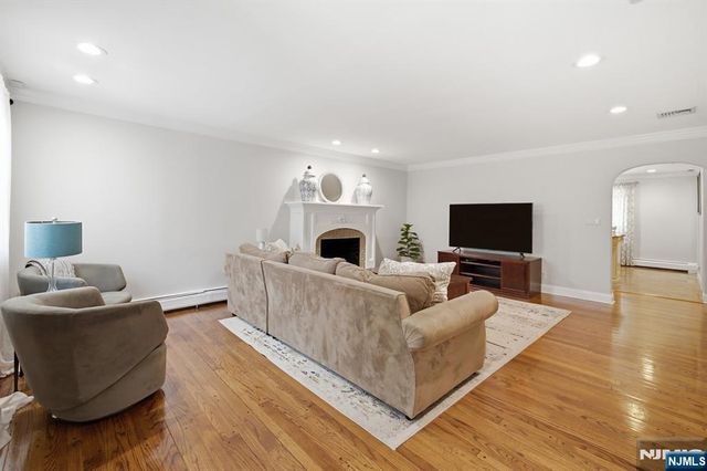 23 Trinity Place, Hillsdale, NJ 07642