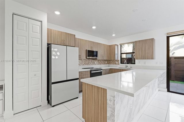 15815 NW 91st Ct, Miami Lakes, FL 33018