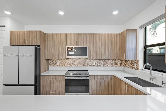 15815 NW 91st Ct, Miami Lakes, FL 33018