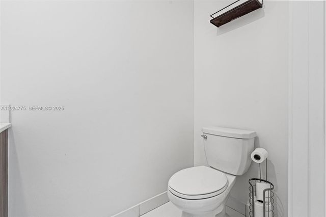 15815 NW 91st Ct, Miami Lakes, FL 33018