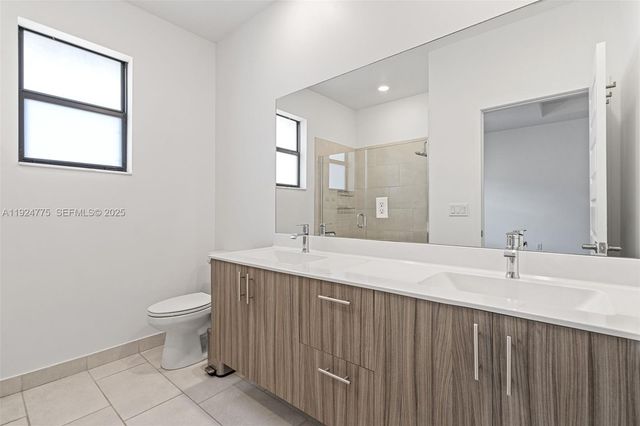 15815 NW 91st Ct, Miami Lakes, FL 33018