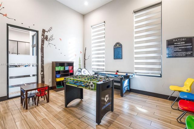 15815 NW 91st Ct, Miami Lakes, FL 33018