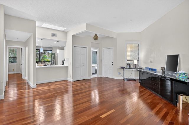 7535 La Paz Boulevard 301, Boca Raton, FL 33433