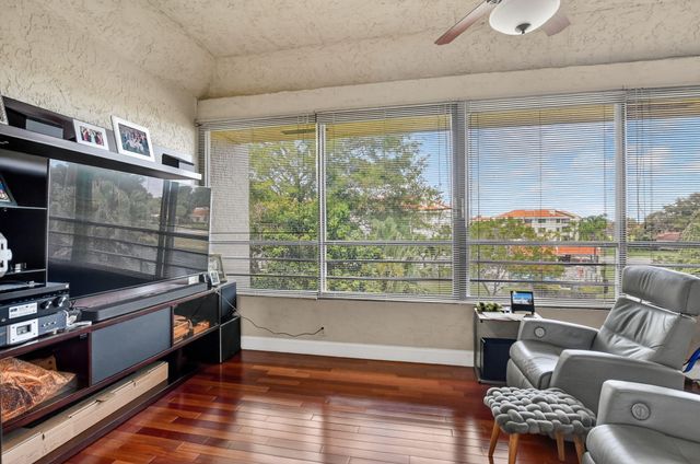 7535 La Paz Boulevard 301, Boca Raton, FL 33433