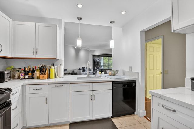 7535 La Paz Boulevard 301, Boca Raton, FL 33433