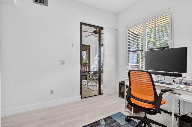 7535 La Paz Boulevard 301, Boca Raton, FL 33433