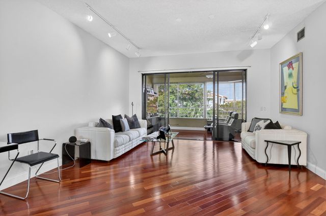 7535 La Paz Boulevard 301, Boca Raton, FL 33433