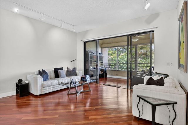 7535 La Paz Boulevard 301, Boca Raton, FL 33433