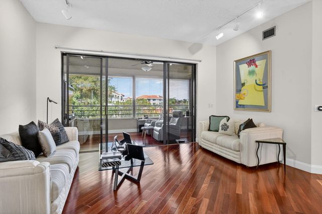 7535 La Paz Boulevard 301, Boca Raton, FL 33433