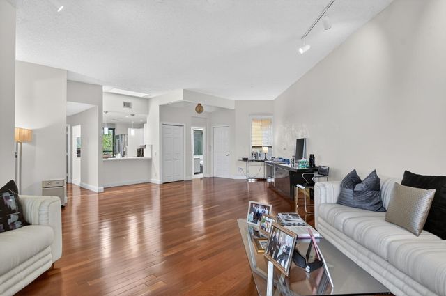 7535 La Paz Boulevard 301, Boca Raton, FL 33433