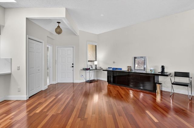 7535 La Paz Boulevard 301, Boca Raton, FL 33433